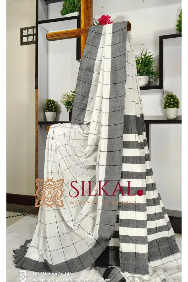Patteda_Anchu_Checks_With_Plain_Border_Saree_Code-_SKL03302