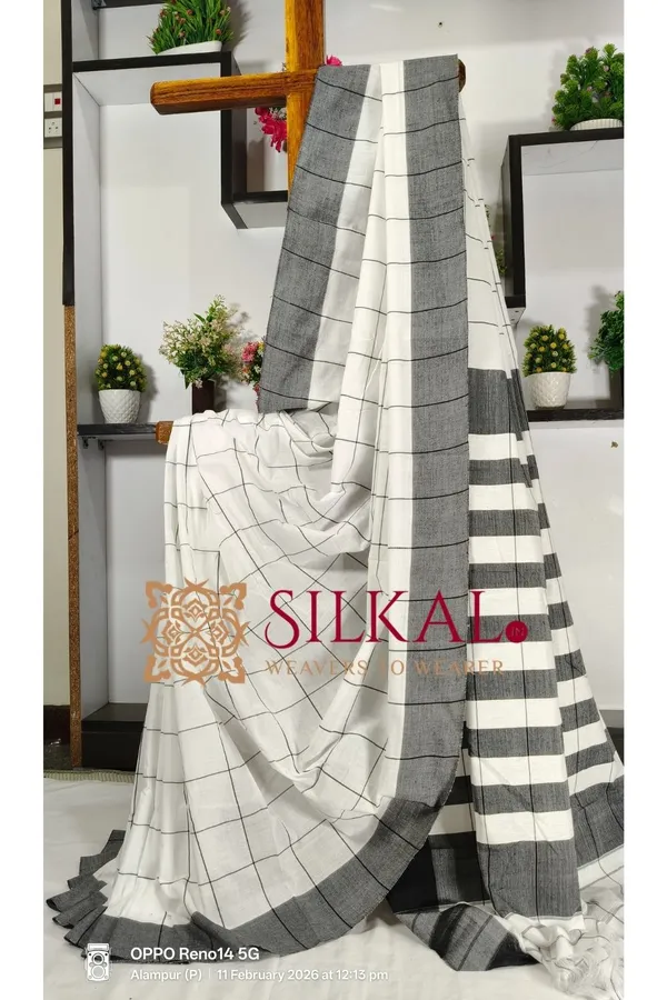 Patteda_Anchu_Checks_With_Plain_Border_Saree_Code-_SKL03302