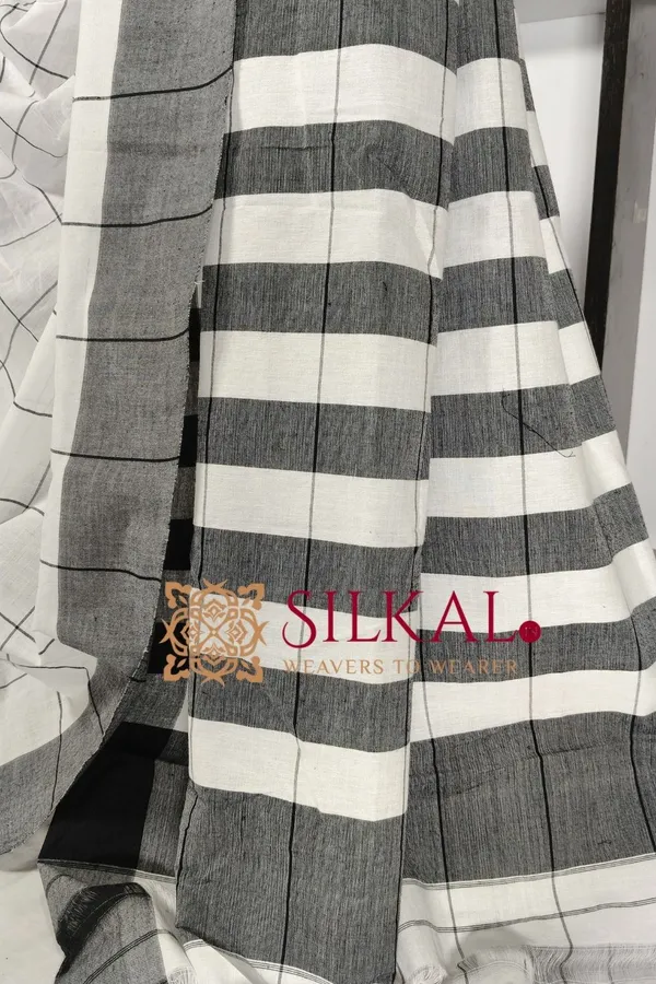 Patteda_Anchu_Checks_With_Plain_Border_Saree_Code-_SKL03302
