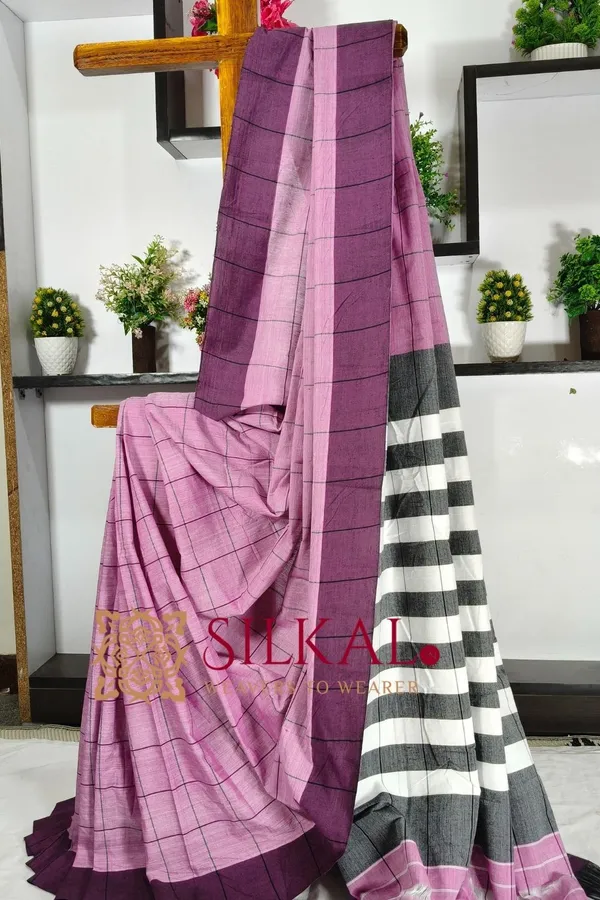 Patteda_Anchu_Checks_With_Plain_Border_Saree_Code-_SKL03303
