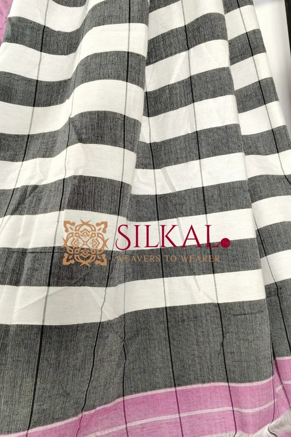 Patteda_Anchu_Checks_With_Plain_Border_Saree_Code-_SKL03303
