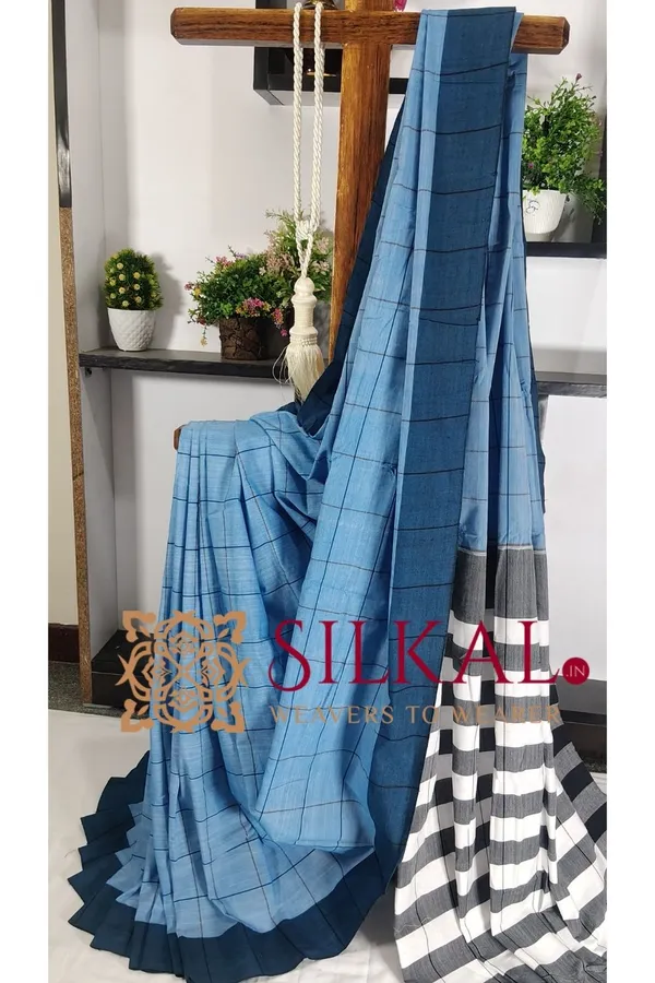 Patteda_Anchu_Checks_With_Plain_Border_Saree_Code-_SKL03346