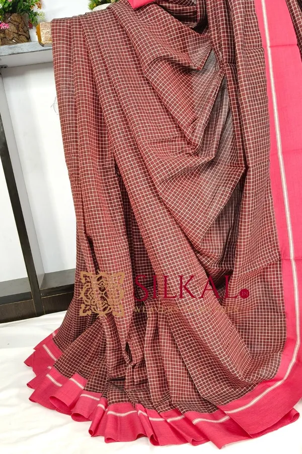 Patteda_Anchu_Checks_With_Plain_Border_Saree_Code-_SKL03578