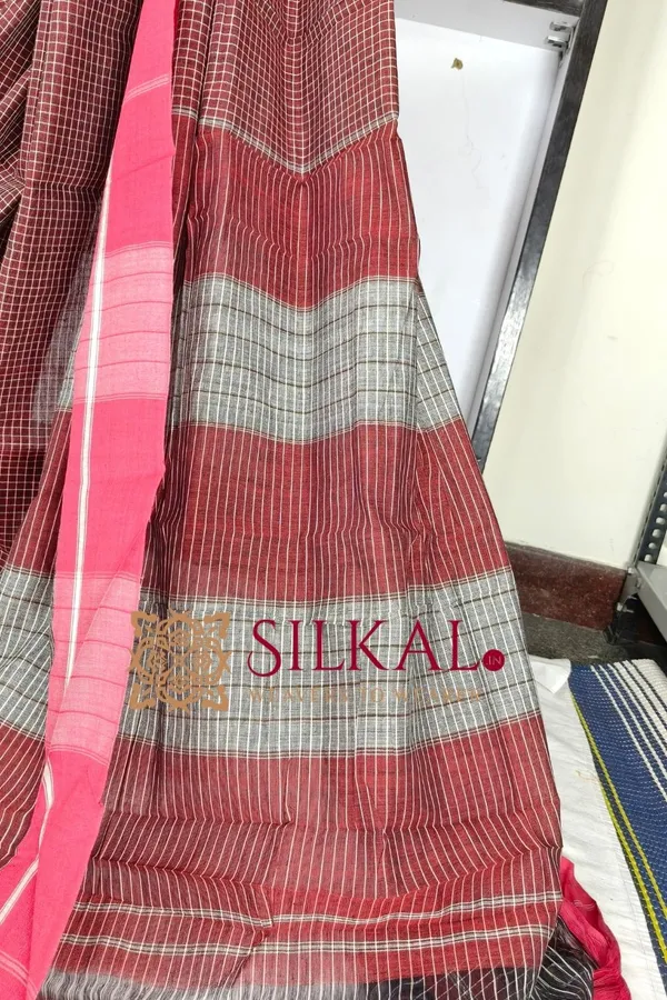 Patteda_Anchu_Checks_With_Plain_Border_Saree_Code-_SKL03578