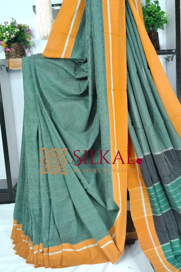 Patteda_Anchu_Checks_With_Plain_Border_Saree_Code-_SKL03579