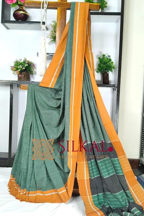 Patteda_Anchu_Checks_With_Plain_Border_Saree_Code-_SKL03579