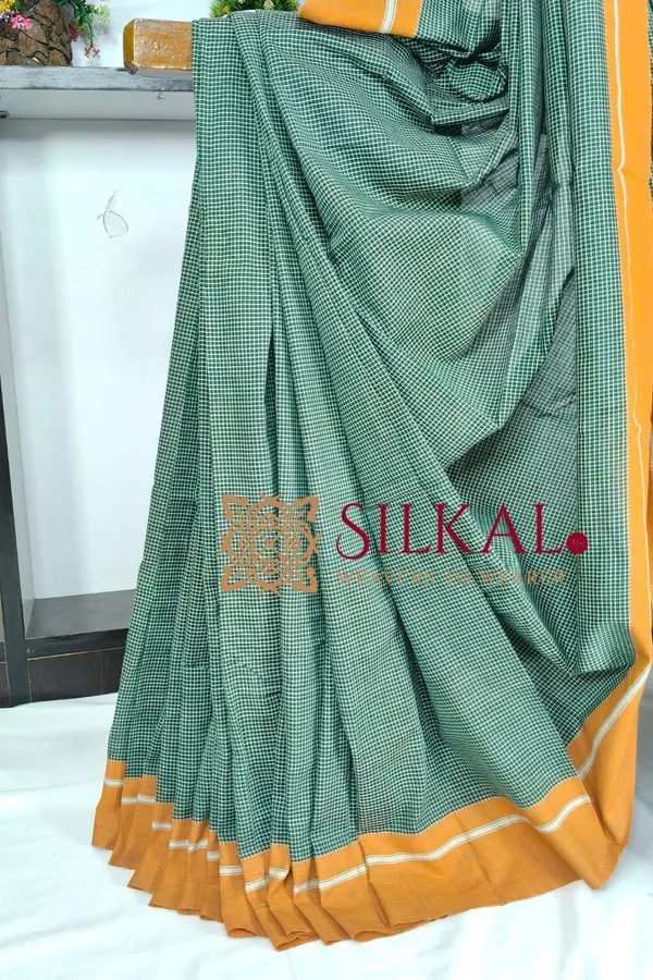 Patteda_Anchu_Checks_With_Plain_Border_Saree_Code-_SKL03579