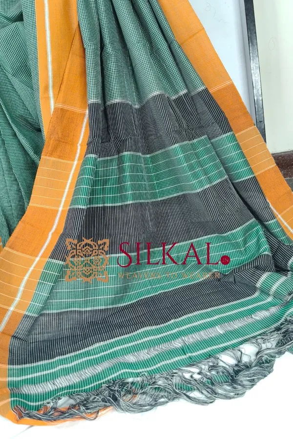 Patteda_Anchu_Checks_With_Plain_Border_Saree_Code-_SKL03579
