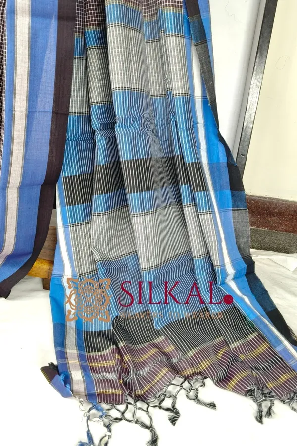 Patteda_Anchu_Checks_With_Plain_Border_Saree_Code-_SKL03588