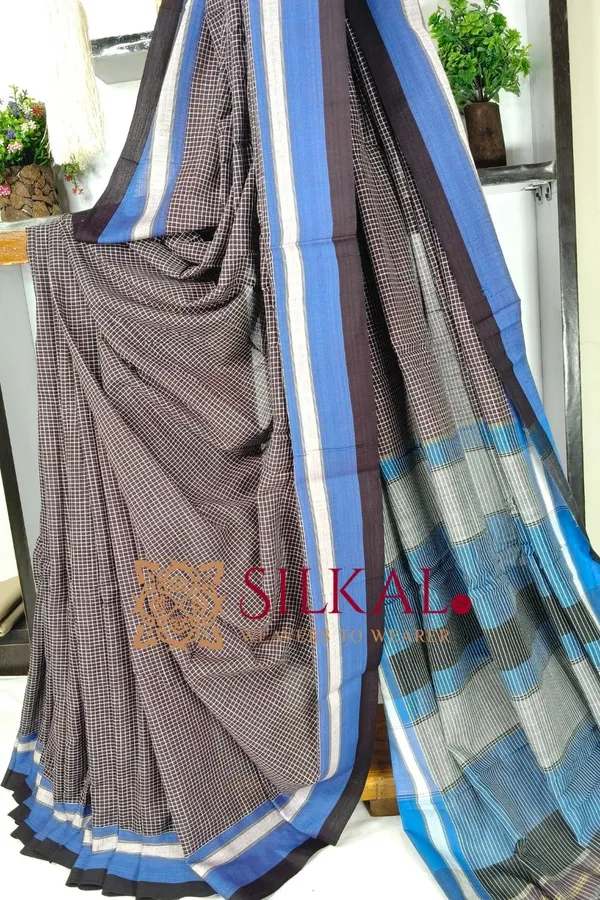 Patteda_Anchu_Checks_With_Plain_Border_Saree_Code-_SKL03588