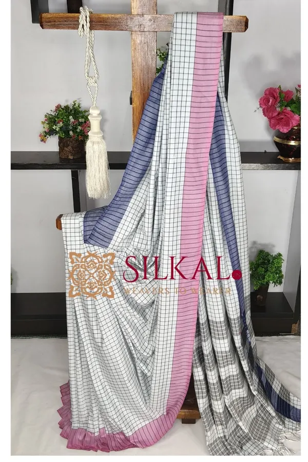 Patteda_Anchu_Checks_With_Plain_Border_Saree_SKL03683