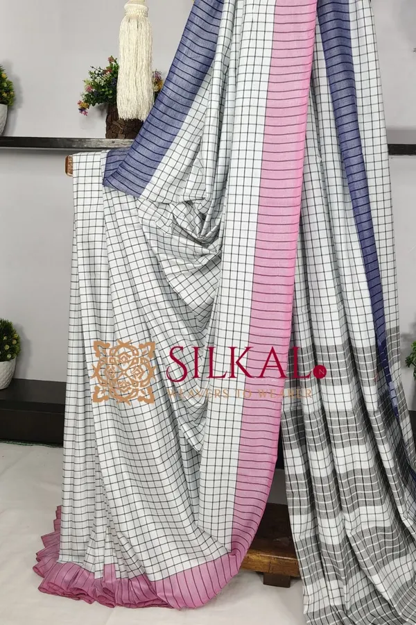 Patteda_Anchu_Checks_With_Plain_Border_Saree_SKL03683