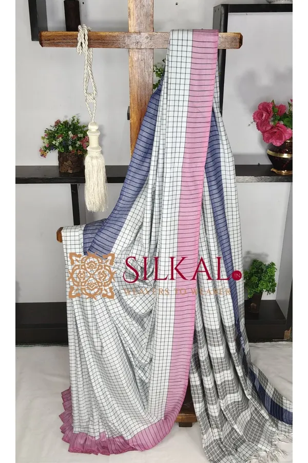 Patteda_Anchu_Checks_With_Plain_Border_Saree_SKL03683