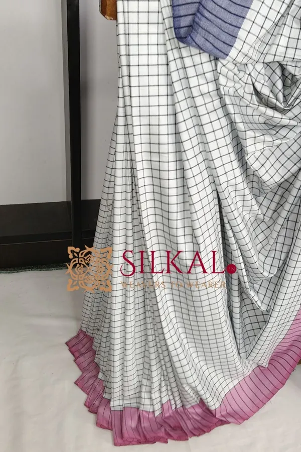 Patteda_Anchu_Checks_With_Plain_Border_Saree_SKL03683