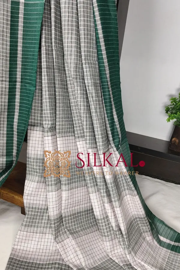 Patteda_Anchu_Checks_With_Plain_Border_Saree_SKL03684