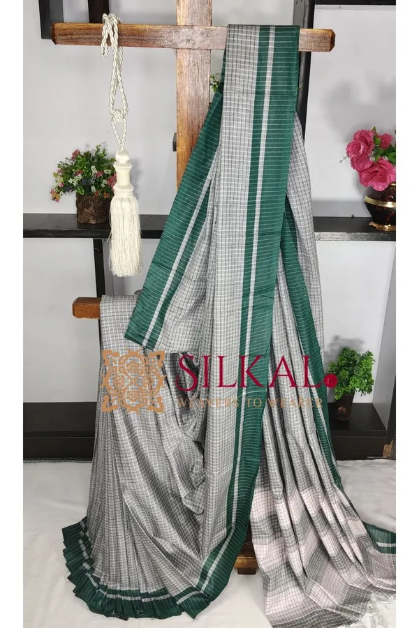 Patteda_Anchu_Checks_With_Plain_Border_Saree_SKL03684