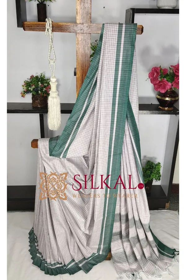 Patteda_Anchu_Checks_With_Plain_Border_Saree_SKL03685