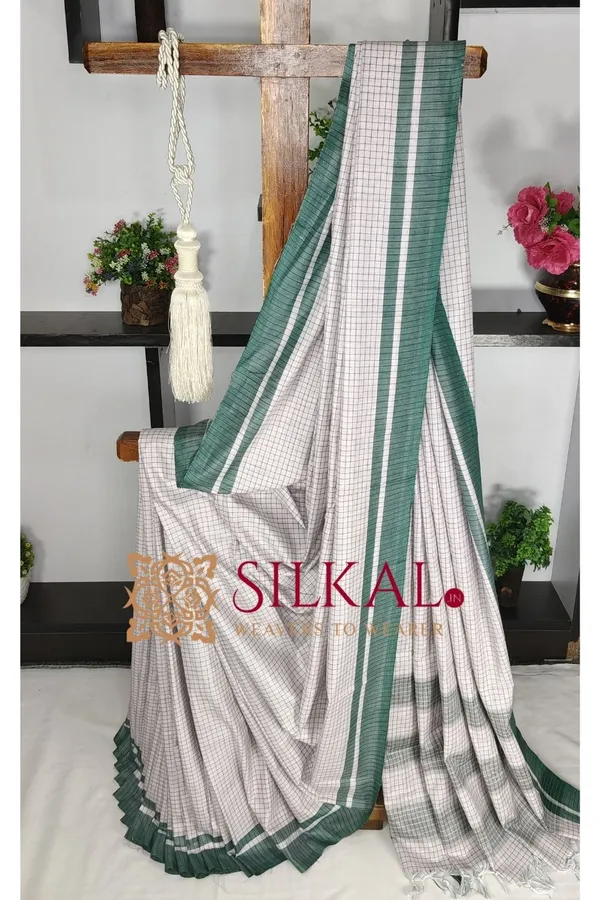 Patteda_Anchu_Checks_With_Plain_Border_Saree_SKL03685
