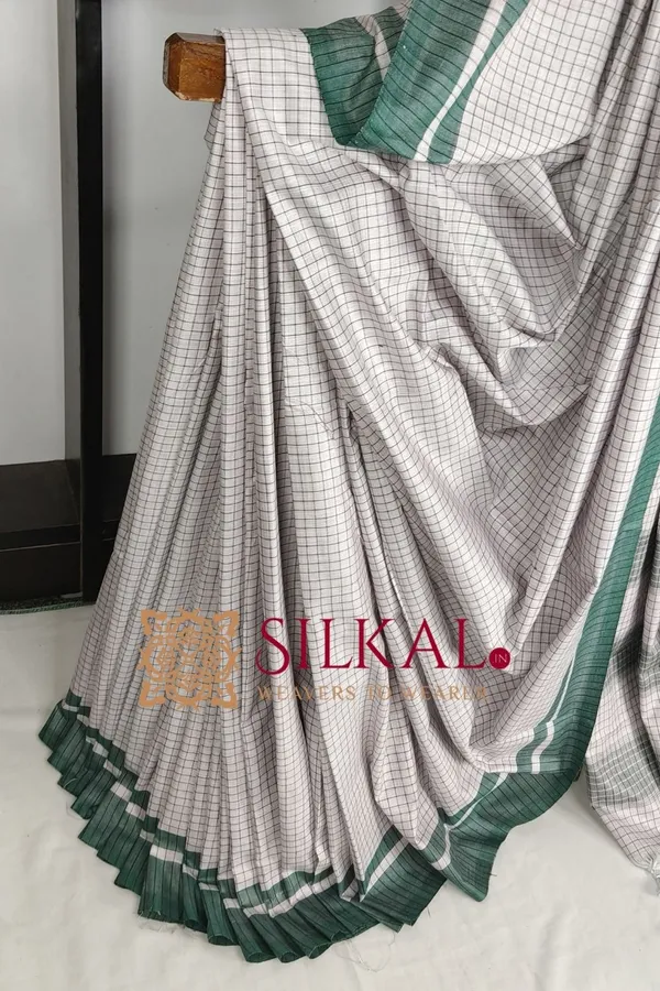 Patteda_Anchu_Checks_With_Plain_Border_Saree_SKL03685