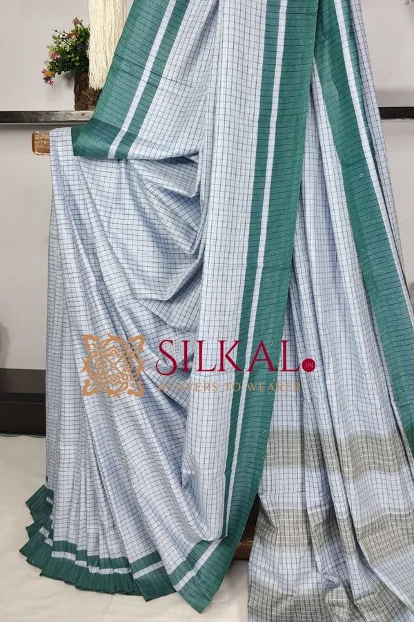 Patteda_Anchu_Checks_With_Plain_Border_Saree_SKL03686