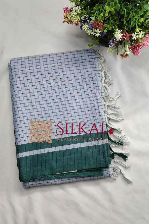 Patteda_Anchu_Checks_With_Plain_Border_Saree_SKL03686