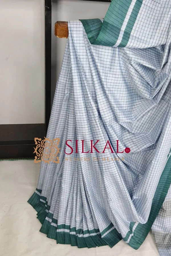 Patteda_Anchu_Checks_With_Plain_Border_Saree_SKL03686
