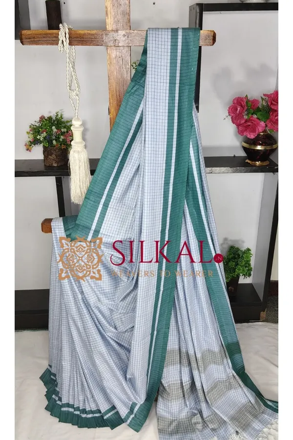 Patteda_Anchu_Checks_With_Plain_Border_Saree_SKL03686