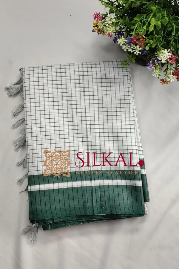 Patteda_Anchu_Checks_With_Plain_Border_Saree_SKL03687