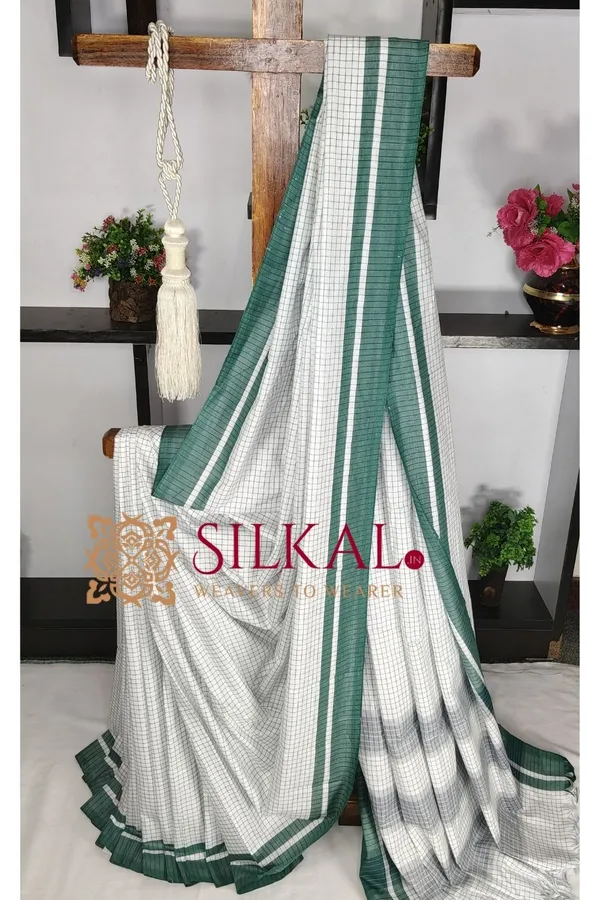 Patteda_Anchu_Checks_With_Plain_Border_Saree_SKL03687