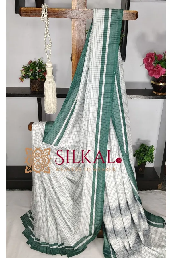 Patteda_Anchu_Checks_With_Plain_Border_Saree_SKL03687
