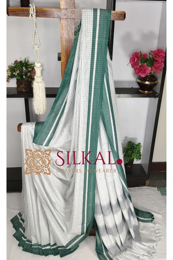 Patteda_Anchu_Checks_With_Plain_Border_Saree_SKL03687
