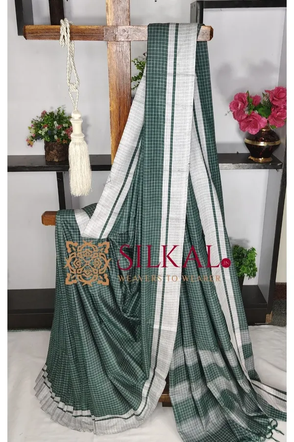 Patteda_Anchu_Checks_With_Plain_Border_Saree_SKL03688