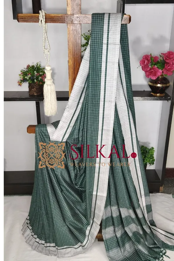 Patteda_Anchu_Checks_With_Plain_Border_Saree_SKL03688
