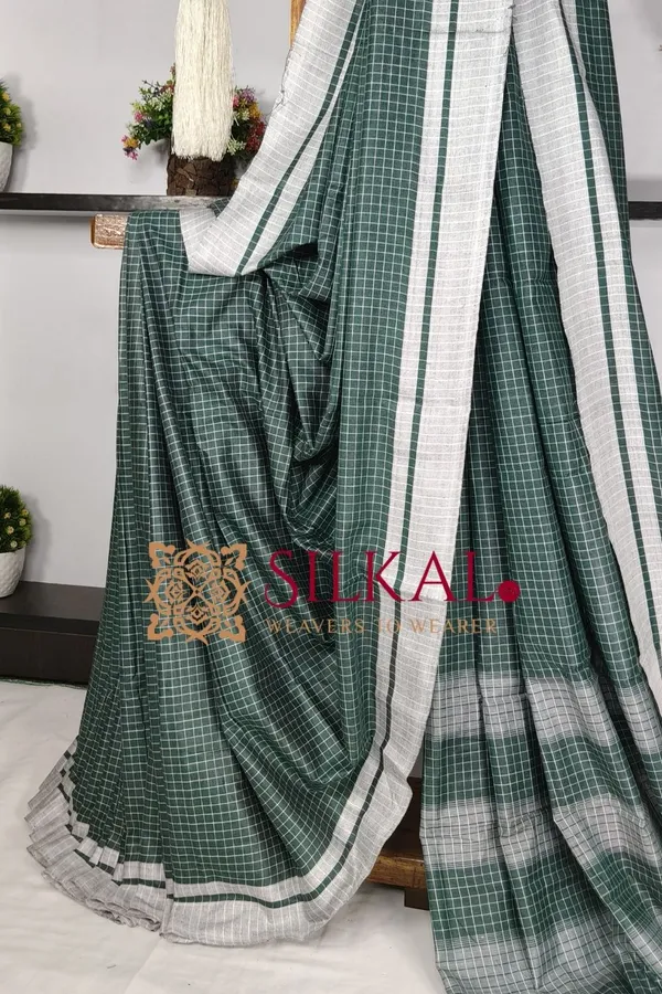 Patteda_Anchu_Checks_With_Plain_Border_Saree_SKL03688