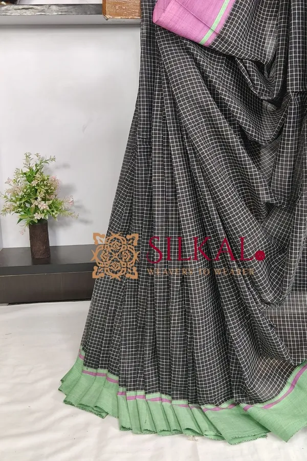 Patteda_Anchu_Checks_With_Plain_Border__SKL03811