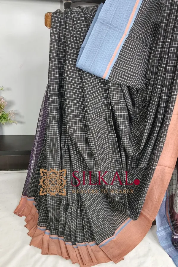 Patteda_Anchu_Checks_With_Plain_Border__SKL03812
