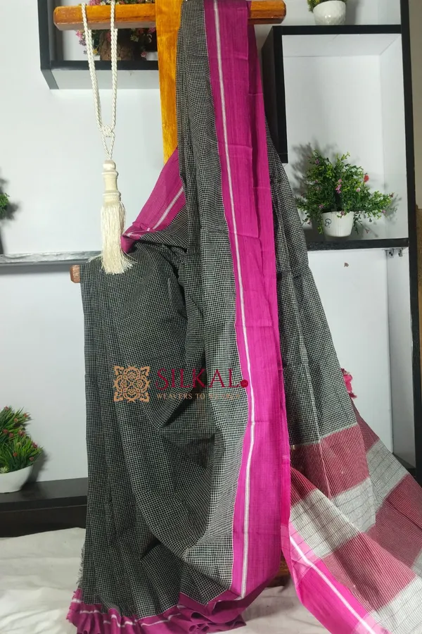 Patteda_Anchu_Checks_With_Plain_Border_Saree_Code-_SKL1846