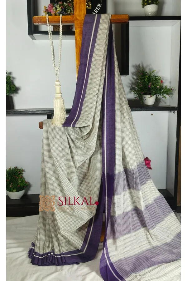 Patteda_Anchu_Checks_With_Plain_Border_Saree_Code-_SKL1496