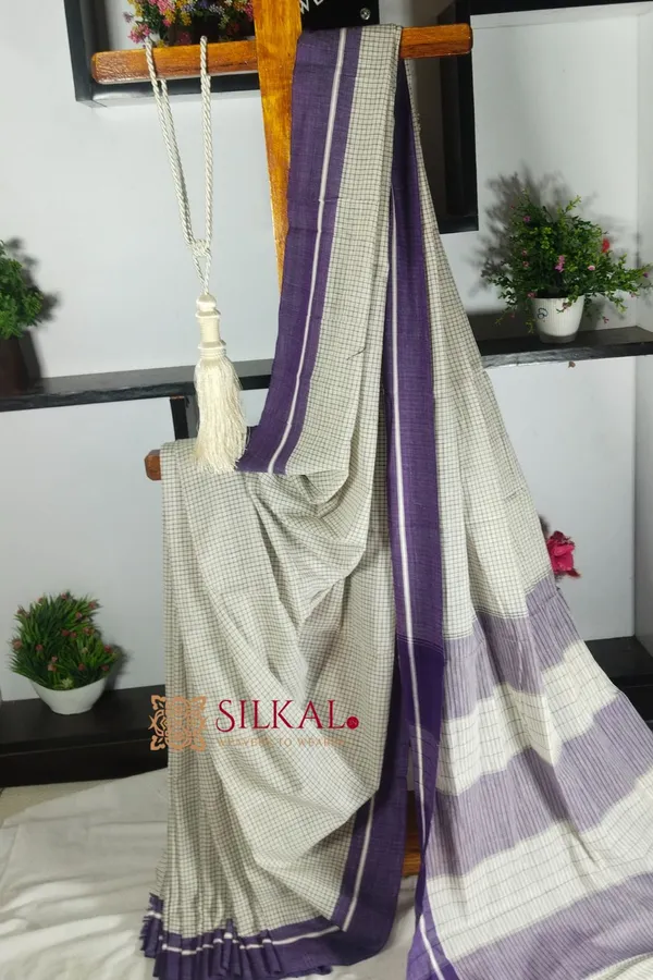 Patteda_Anchu_Checks_With_Plain_Border_Saree_Code-_SKL1496