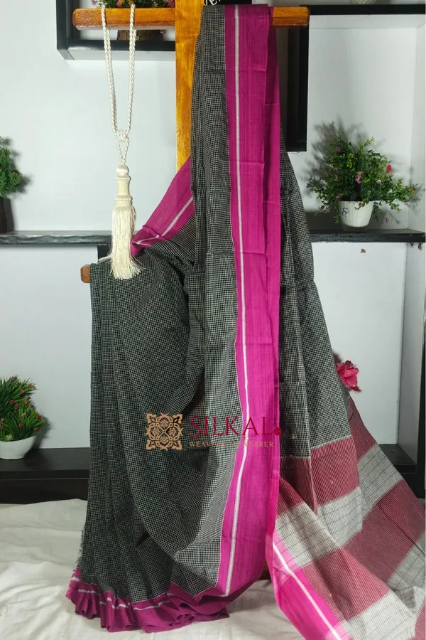 Patteda_Anchu_Checks_With_Plain_Border_Saree_Code-_SKL1846
