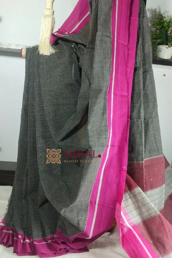 Patteda_Anchu_Checks_With_Plain_Border_Saree_Code-_SKL1846