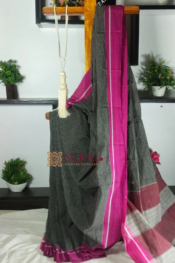 Patteda_Anchu_Checks_With_Plain_Border_Saree_Code-_SKL1846