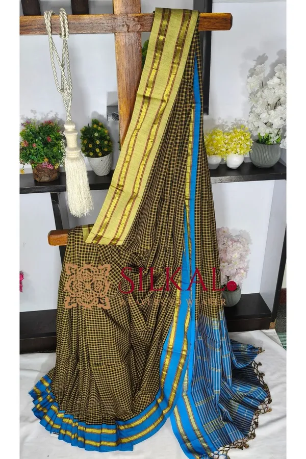 Patteda_anchu_Checks_With_Plain_Border_Saree_SKL04348