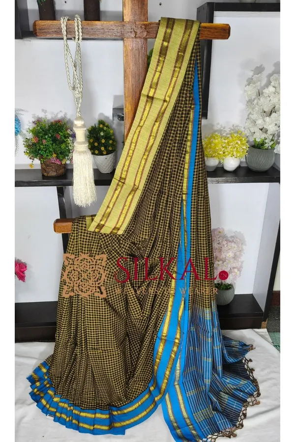 Patteda_anchu_Checks_With_Plain_Border_Saree_SKL04348
