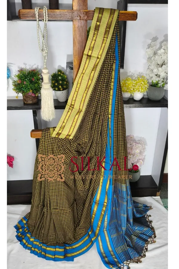 Patteda_anchu_Checks_With_Plain_Border_Saree_SKL04348