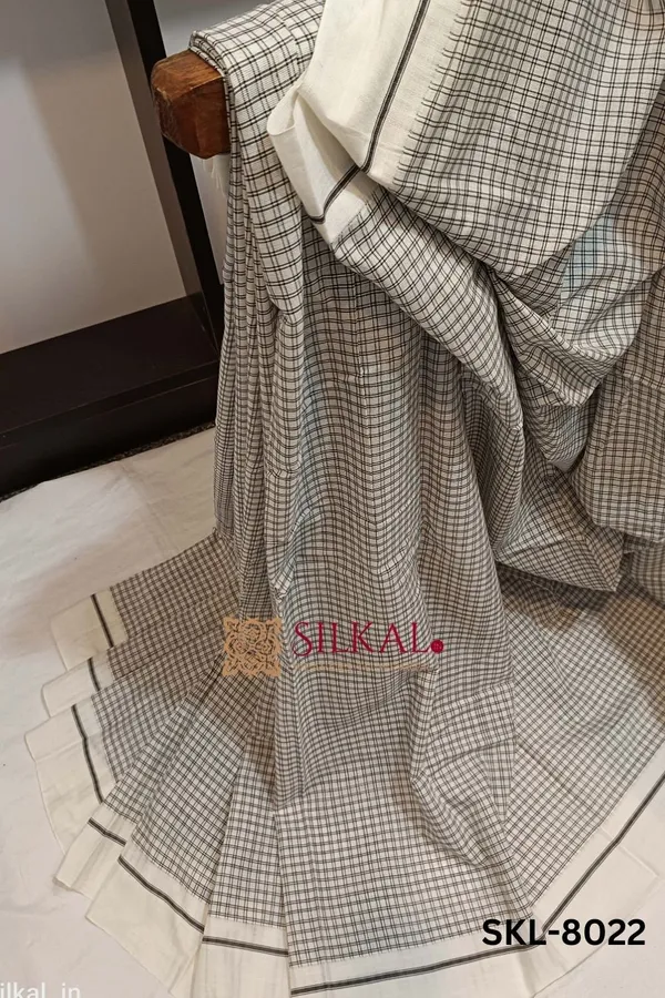 Patteda_Anchu_Checks_With_Plain_Border_Saree_Code-_SKL1014