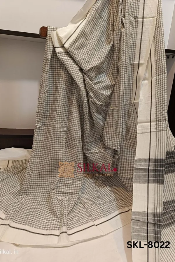 Patteda_Anchu_Checks_With_Plain_Border_Saree_Code-_SKL1014