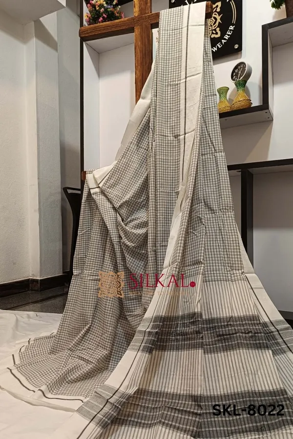 Patteda_Anchu_Checks_With_Plain_Border_Saree_Code-_SKL1014