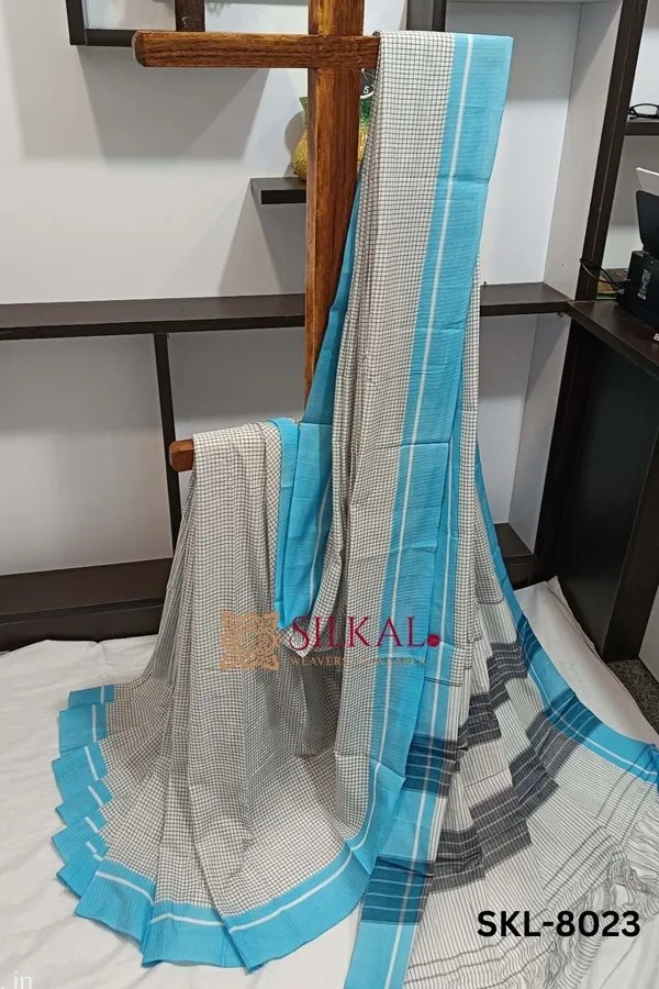 Patteda_Anchu_Checks_With_Plain_Border_Saree_Code-_SKL1015