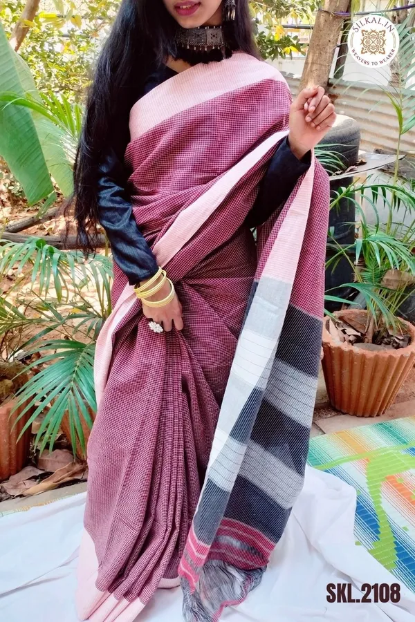 Patteda_Anchu_Checks_With_Plain_Border_Saree_Code-_SKL1072